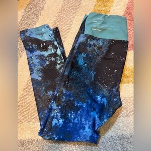 Blue pattern leggings